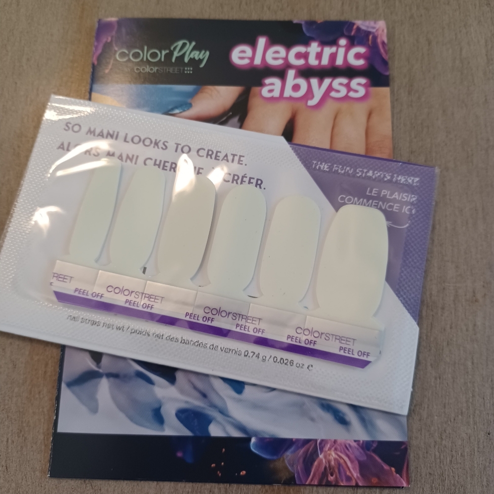 Color Street Nail Polish Strips - Glow Getter - Glow in the Dark